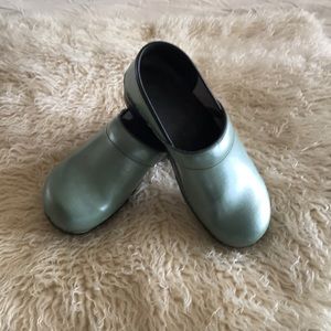 Sanita Green Clogs🔥🔥last drop!